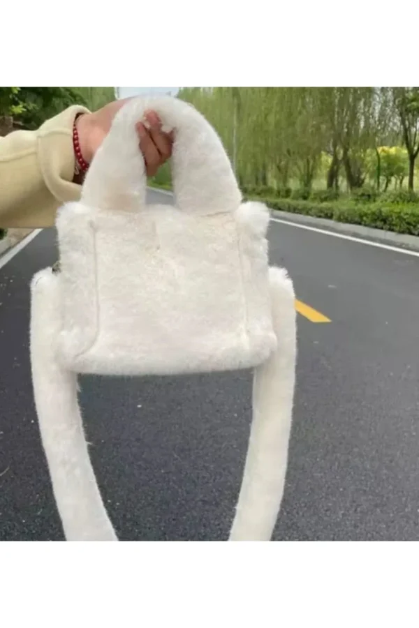 Soft Fluffy Bag / Black Uzun Saplı Peluş Çanta / Cross Body En : 24 Boy : 18
