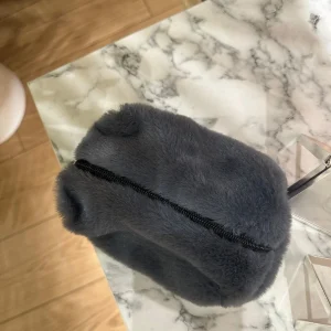 1 Peluş Makyaj Çantası / Peluş Kalemlik